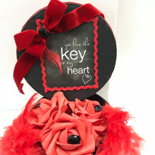 Εικόνα για Romantic Black gift Box - Roses & Gems