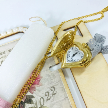 Εικόνα 2 για Λαμπάδα με ξύλινη βάση" Heart Clock"