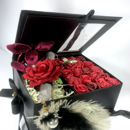Εικόνα για Red Rabbit & Roses 