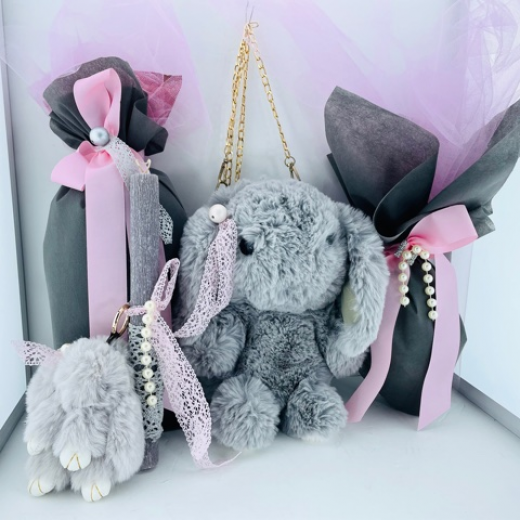 Εικόνα για Σετ Λαμπάδας Grey Rabbit Με Μωράκι Μπρελοκ Κουνελάκι Bag